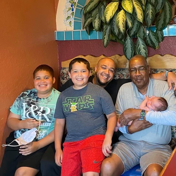 Meet your Posher, Alex - Picture 9 of 10